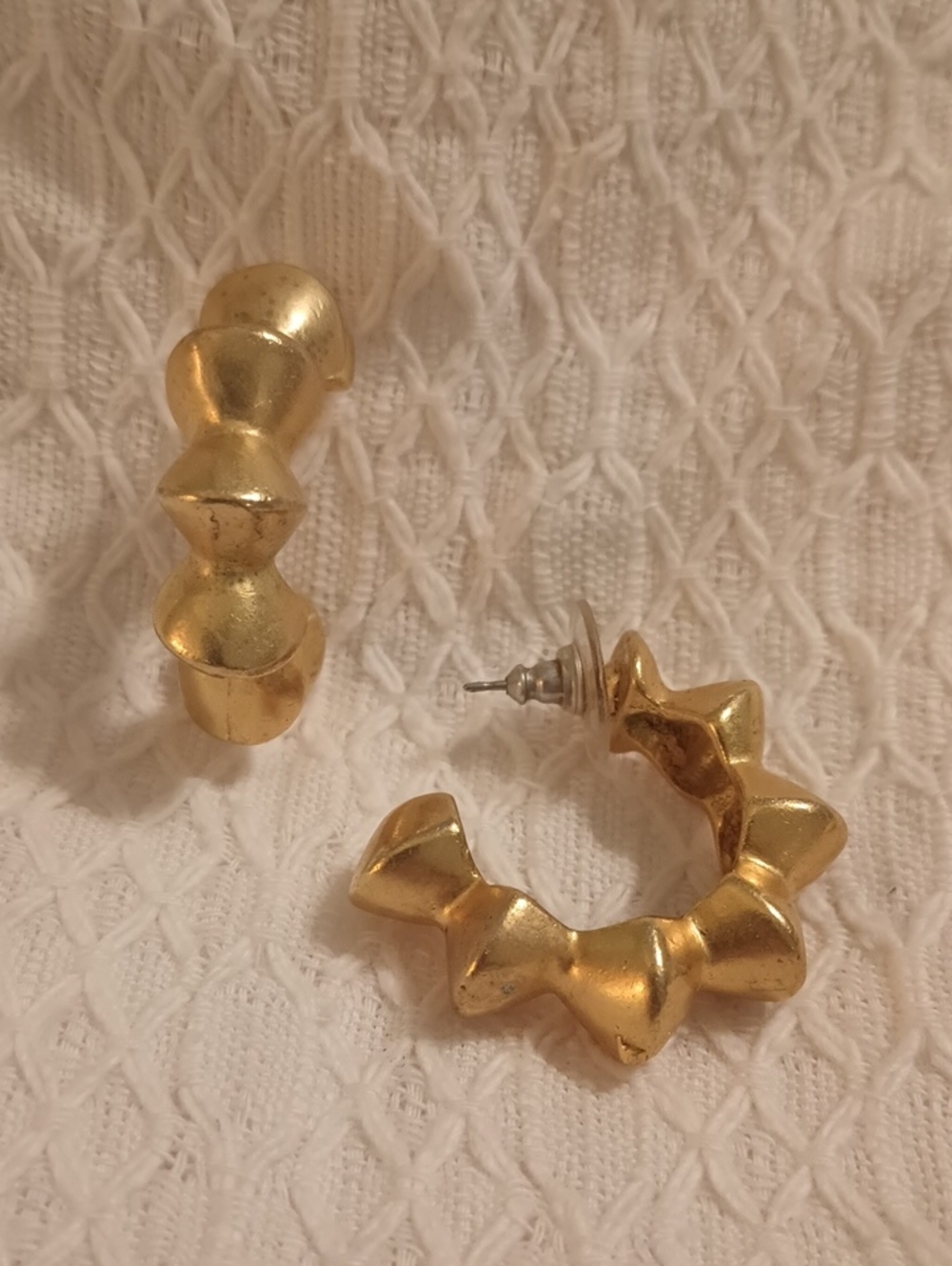 The Limited VTG 80s/90s Gold Tone Hoop Pierce Earrings